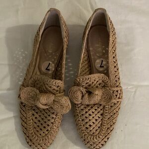 NWOB CHARLES DAVID NATURAL WOVEN RAFFIA LOAFERS 7